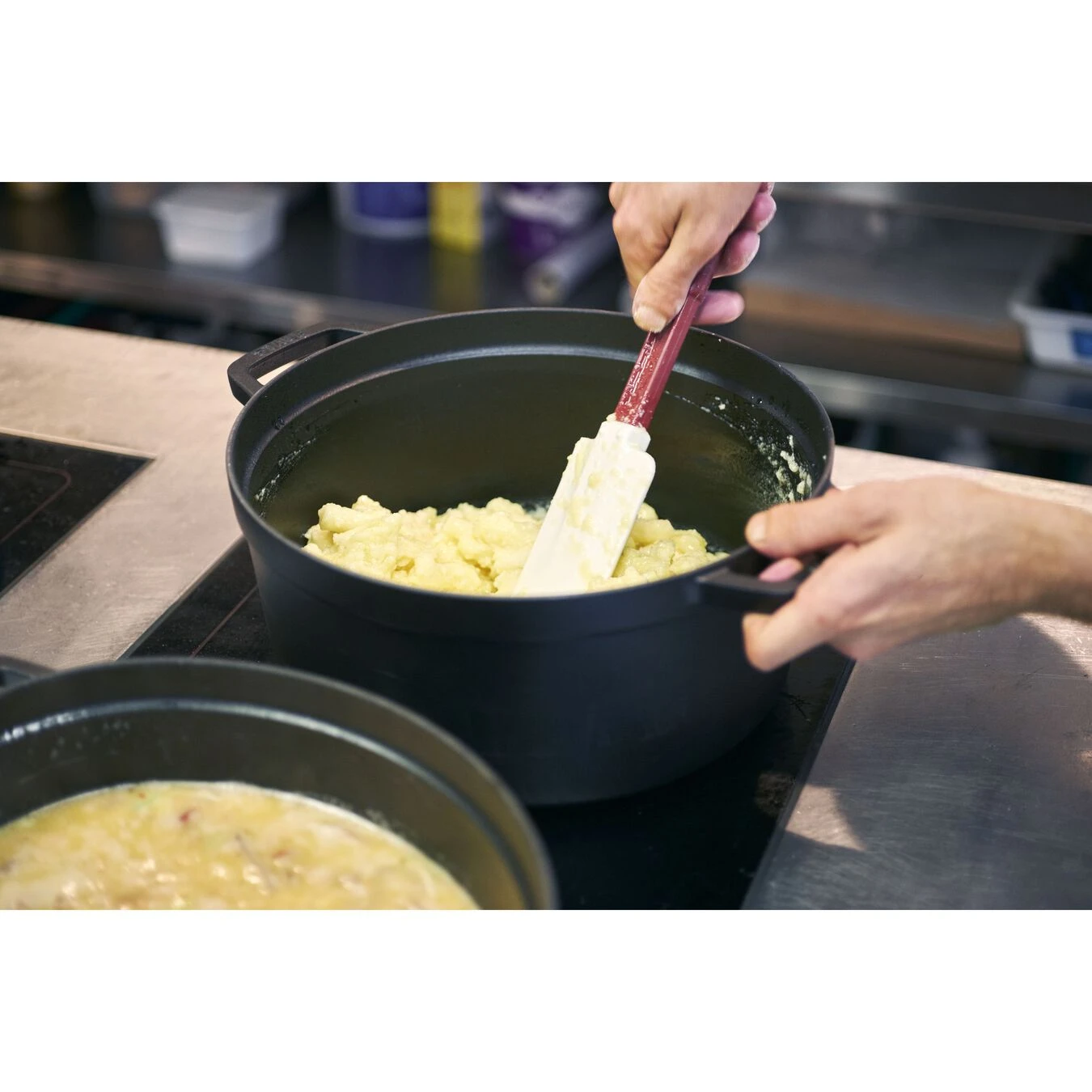 Staub Cocotte 34 Cm, Rund, Schwarz, Gusseisen 8 Staub Cocotte 34 Cm, Rund, Schwarz, Gusseisen – Bild 6