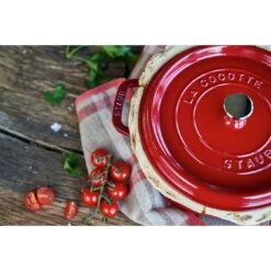 Staub Cocotte 24 Cm, Rund, Kirsch-Rot, Gusseisen -Zwilling Verkäufe 424416044