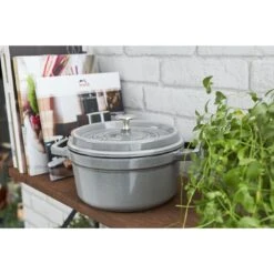 Staub Cocotte 18 Cm, Rund, Graphit-Grau, Gusseisen 13 Staub Cocotte 18 Cm, Rund, Graphit-Grau, Gusseisen -Zwilling Verkäufe 750032230